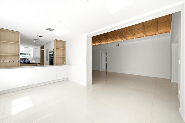 Building Photo - 120 NE 49th St