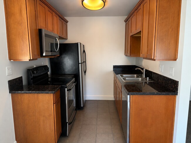 Building Photo - 10982 Roebling Ave