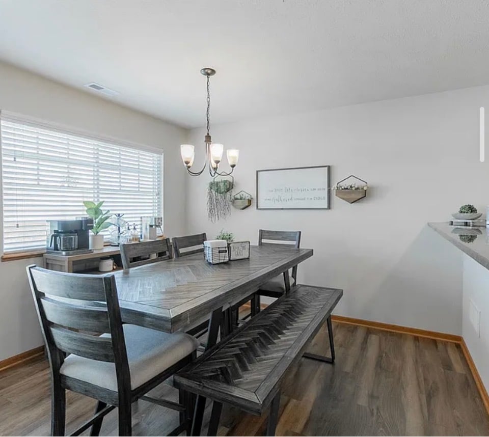 Building Photo - 8767 Ridge Hollow Dr