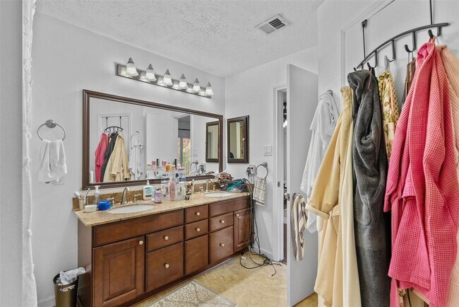 Building Photo - 2220 Bering Dr