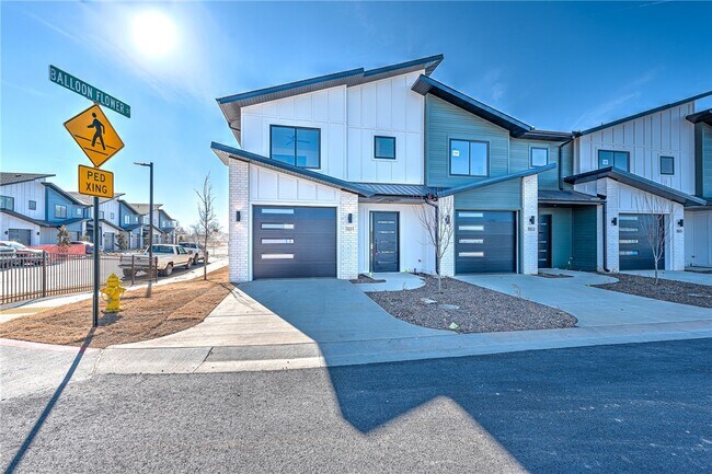 Building Photo - 1122 Emilia Ave