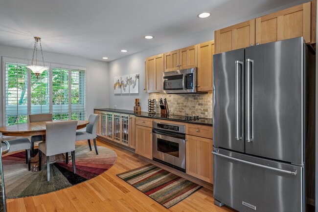 Building Photo - 7261 Dockside Ln