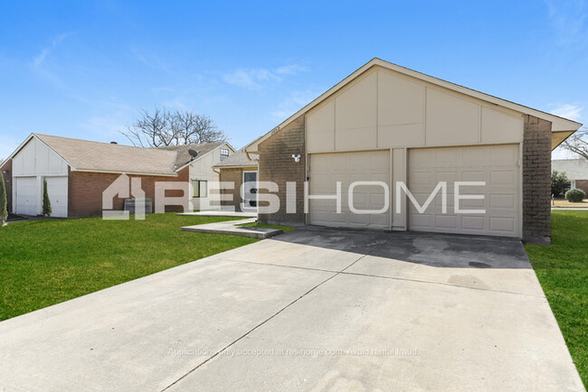 Building Photo - HOME FOR RENT!