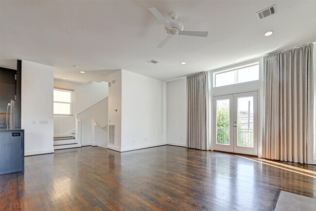 Building Photo - 5342 Darling St