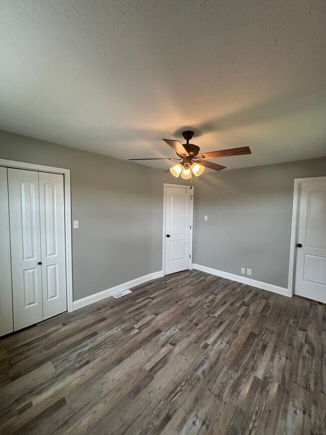 Building Photo - Freshly Renovated Rancher!