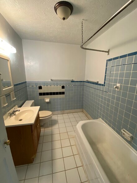 Building Photo - 700 Brinton Ave