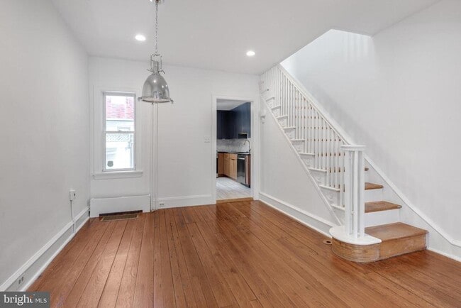 Building Photo - 821 N Bambrey St