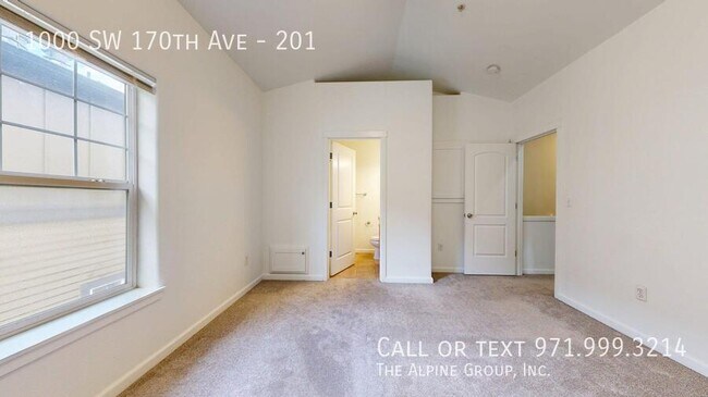 Building Photo - 1000 SW 170th Ave