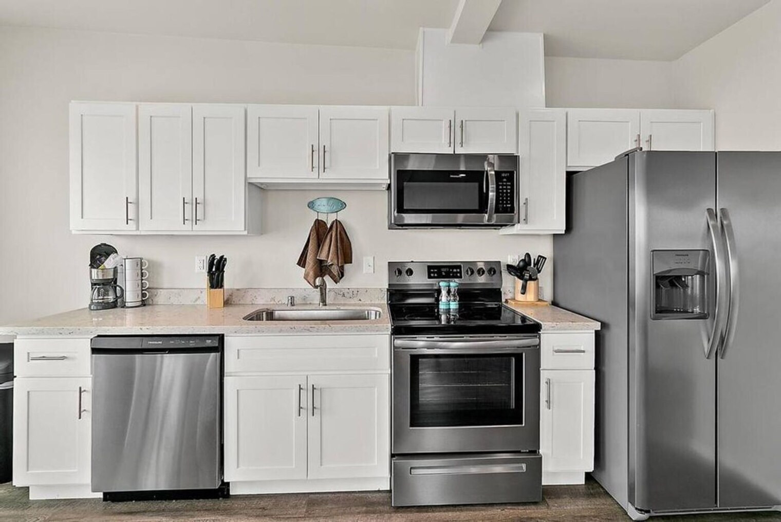 Building Photo - 704 E Wright Ave