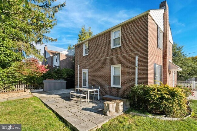 Building Photo - 614 Wises Mill Rd