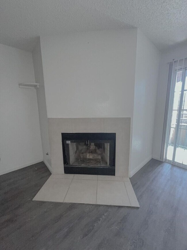 Building Photo - RESORT STYLE LIVING!