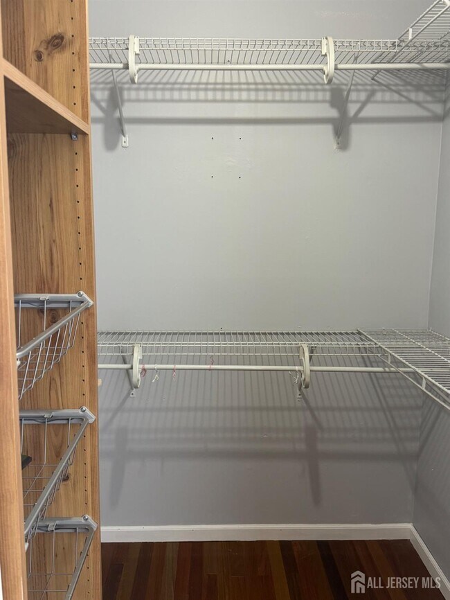 Building Photo - 16 Dawn Ct