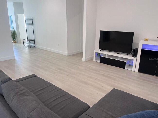 Building Photo - 1597 Kerman St