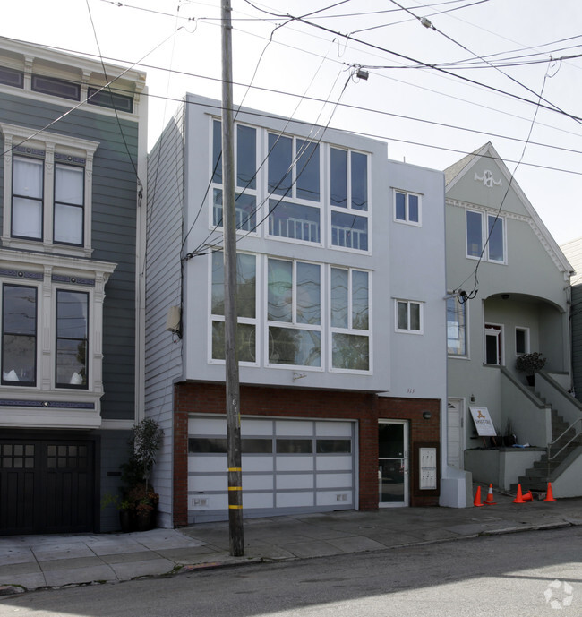 Building Photo - 313 30th St
