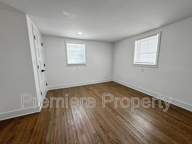 Building Photo - 7301 Mercier St