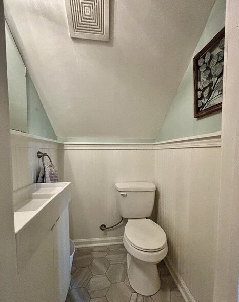 Building Photo - 1738 E 71st St