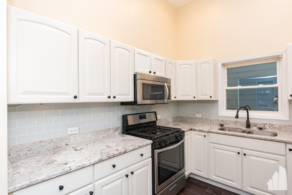 Building Photo - 3859 N Ravenswood Ave