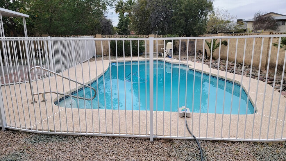 Building Photo - 1328 E Hermosa Dr