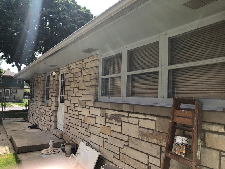 Building Photo - 4075 N 85th St