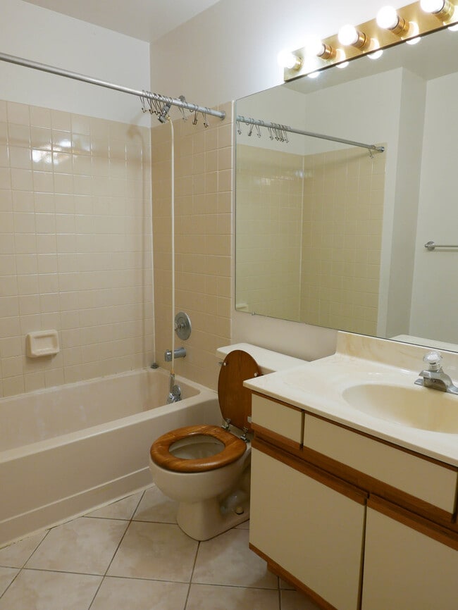 Building Photo - 1428 W Sapphire Dr