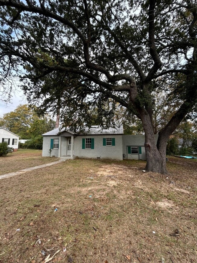 Primary Photo - 1416 Martel St