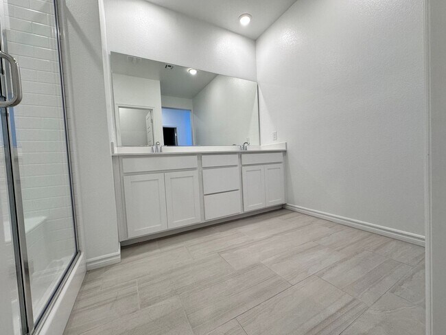 Building Photo - 329 Laurel Peak Dr