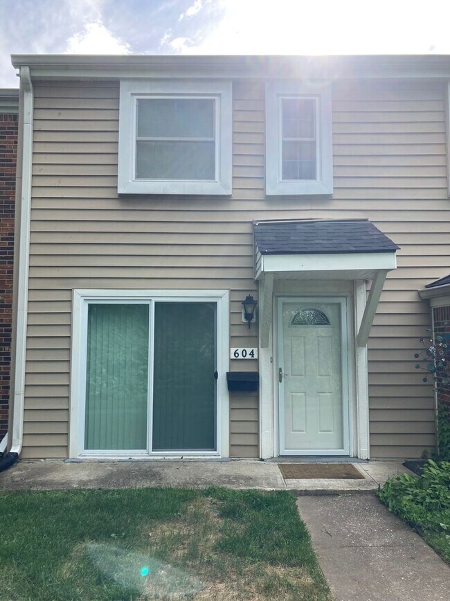 Primary Photo - Great 2 Bed 1.5 Bath Home in Franklin!