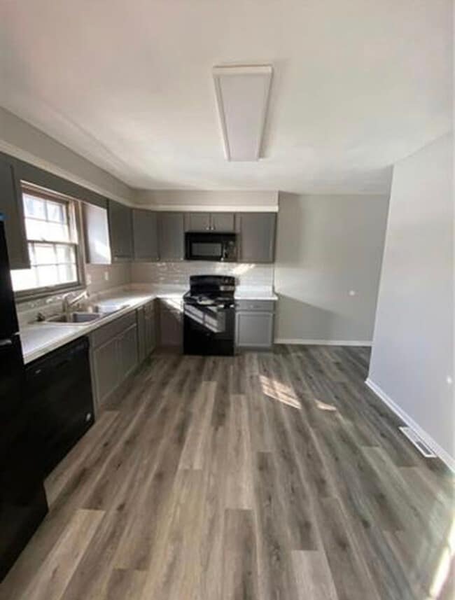 Building Photo - 1313 NW 6th St