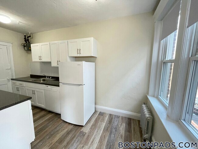 Building Photo - 1163 Boylston St