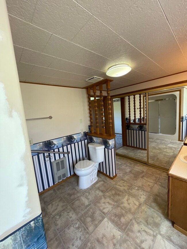 Building Photo - Rural living at its finest!  Large 3bdrm 2...