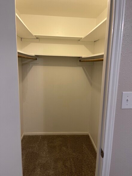 2nd bedroom walk-in closet - 3008 Longleaf Dr