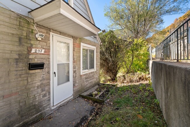 Building Photo - BLACK FRIDAY DEAL! SCORE 50% OFF 1ST MONTH'S RENT IF SIGNED BY NOV. 28! Cozy 3 Bedroom home in Mc...