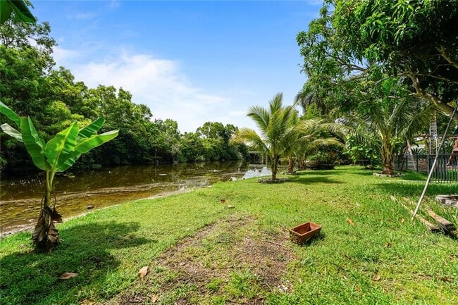 Building Photo - 1120 E Tropical Way