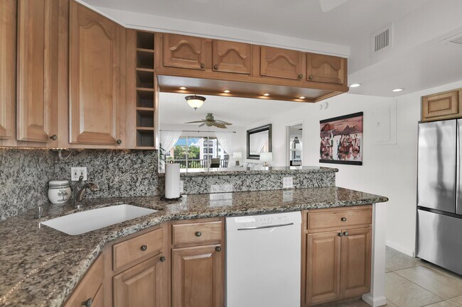 Building Photo - 2871 N Ocean Blvd