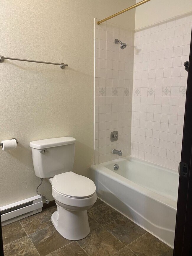 Building Photo - Lease Takeover! 3 Bedroom/2 Bathroom Home ...