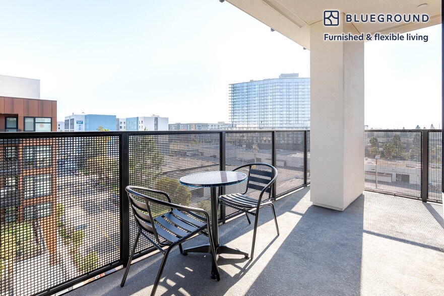 Building Photo - 2333 Calle Del Mundo