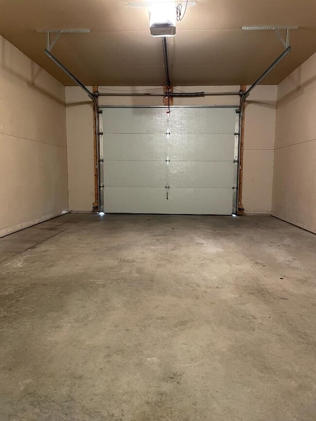 Building Photo - 323 W Main St