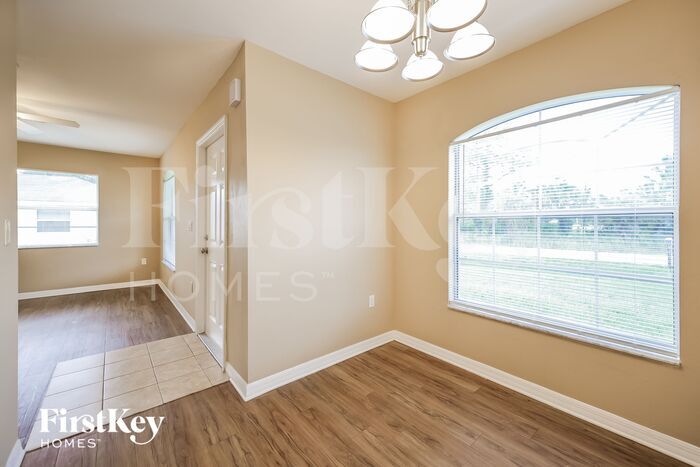 Building Photo - 425 Vanetta Dr