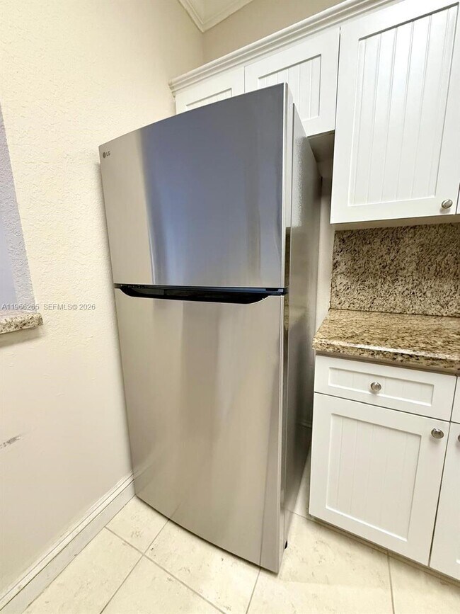 Building Photo - 801 NE 199th St