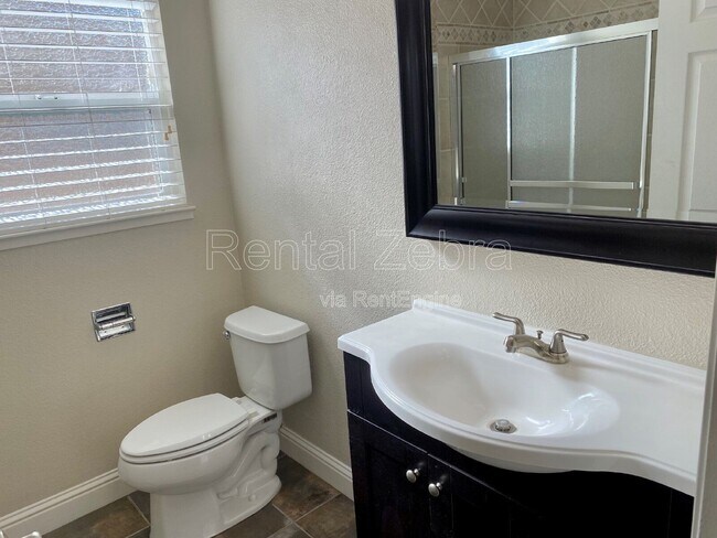 Building Photo - 1216 Rose Ave