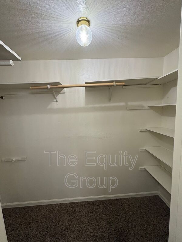 Building Photo - 905 S Laguna St