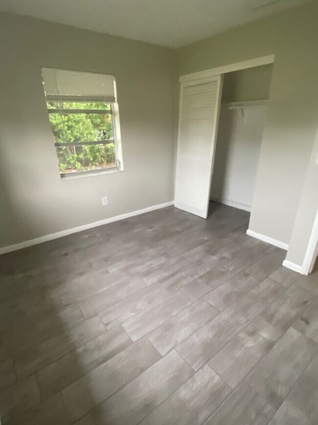 Building Photo - 3 Bed 2 Bath Home | Fenced Yard | Pet Frie...