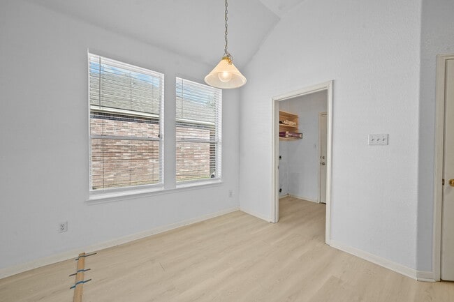 Building Photo - 4815 Plum Forest Rd