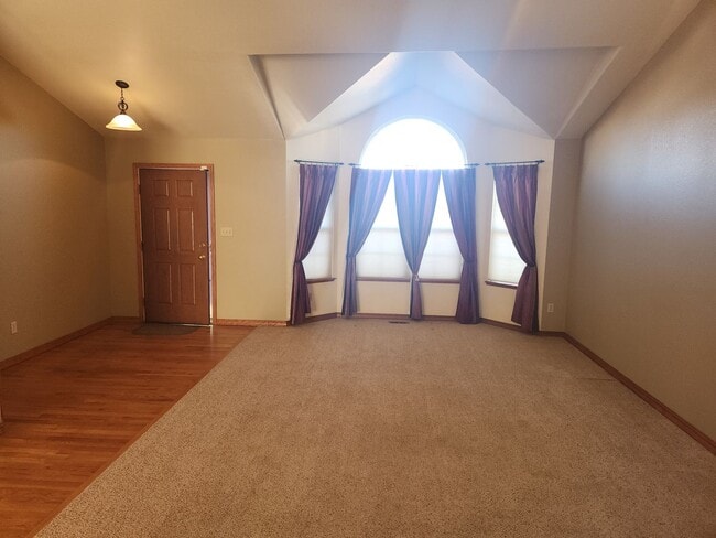 Building Photo - N/E home with 4 bed, 4 baths, 2 car garage!