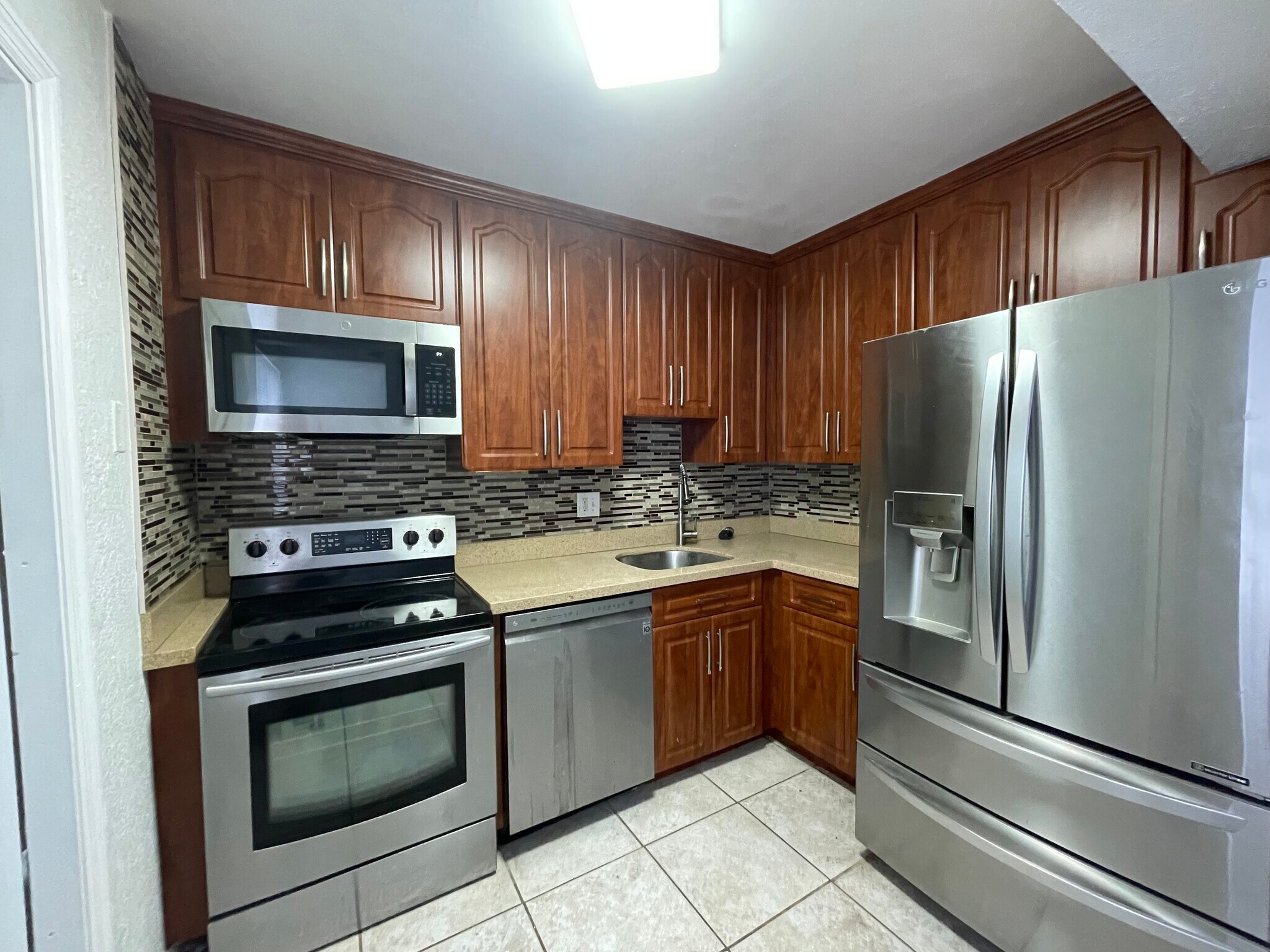 Building Photo - 821 NW 46th Ave