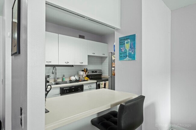 Building Photo - 535 N Michigan Ave