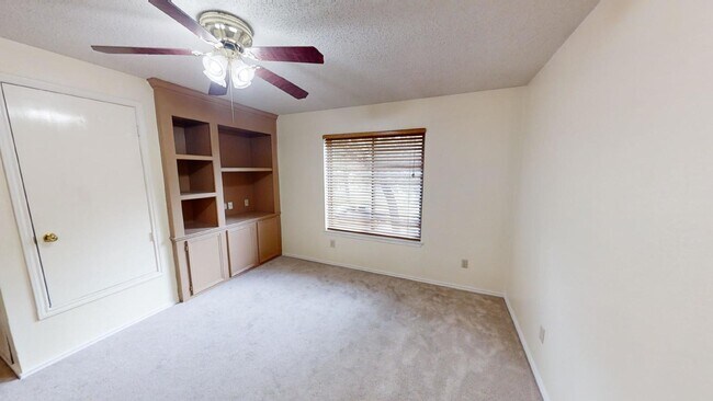 Building Photo - 2308 Darwin Cir