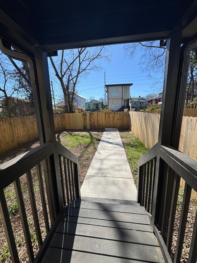 Building Photo - New 3 bed, 3.5 bath home across the Street from Meharry.  Modern upgraded kitchen and bathrooms. ...