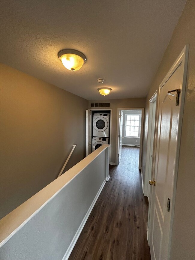 Building Photo - Cozy 2-Bedroom Condo in Exclusive Beachfro...