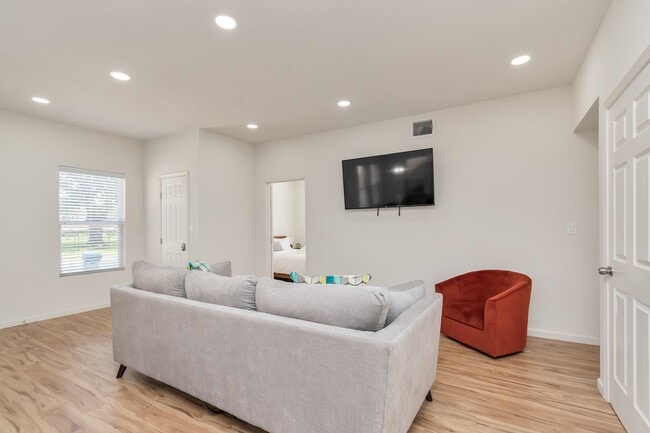 Building Photo - 1812 Wheeler Ave